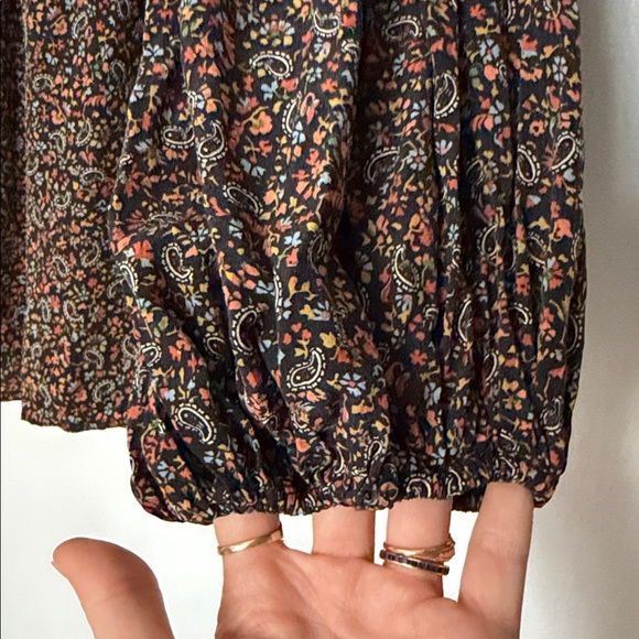 Doen Floral Puff Sleeve silk Blouse - Picture 8 of 8
